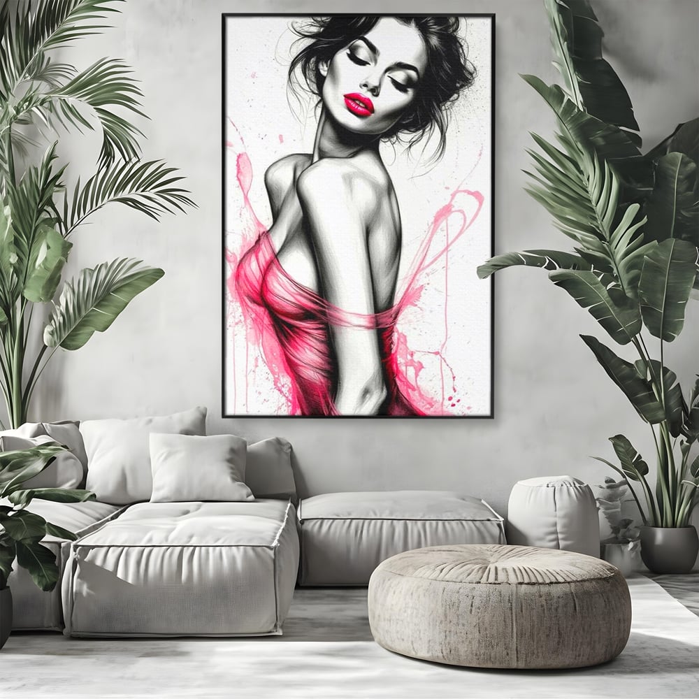 Tablou canvas cu portret schitat de femeie cu buze roz, in rama de aluminiu negru, pe perete intr-un living